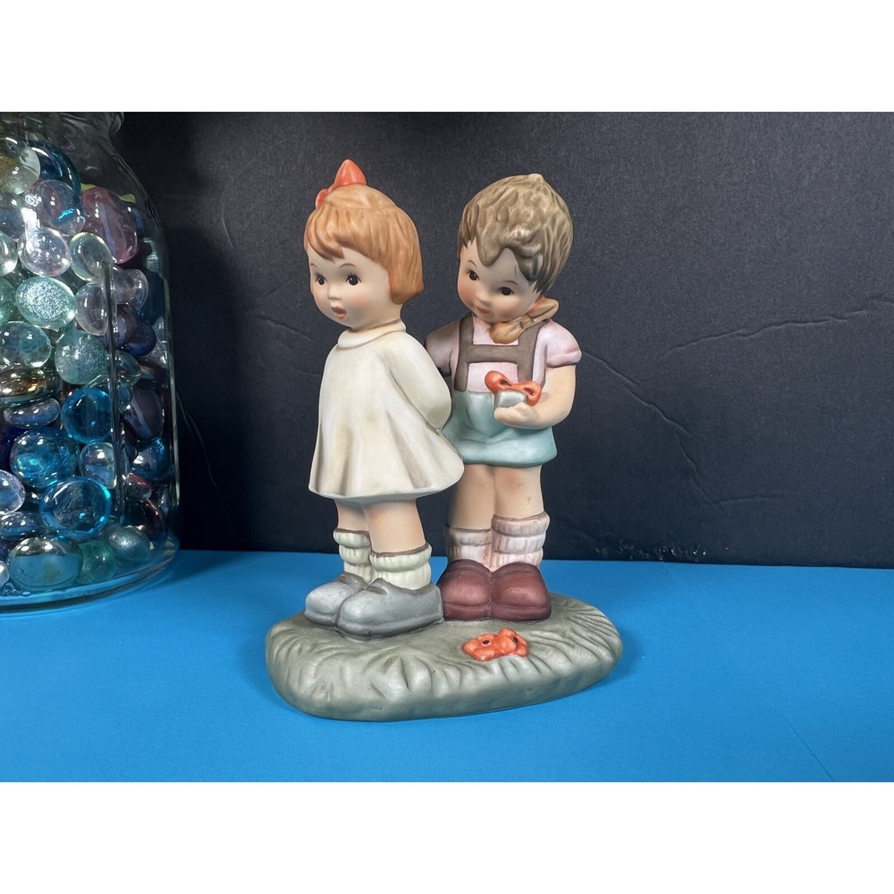 Hummel  "Token Of Love" Goebel Berta Valentines Day Figurine Excellent Condition